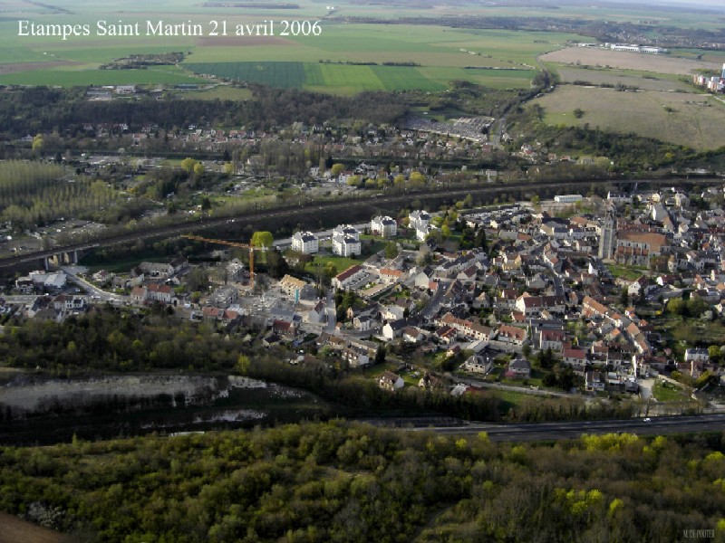Vue aérienne de Saint-Martin d'Etampes n°1 (cliché de 2006)