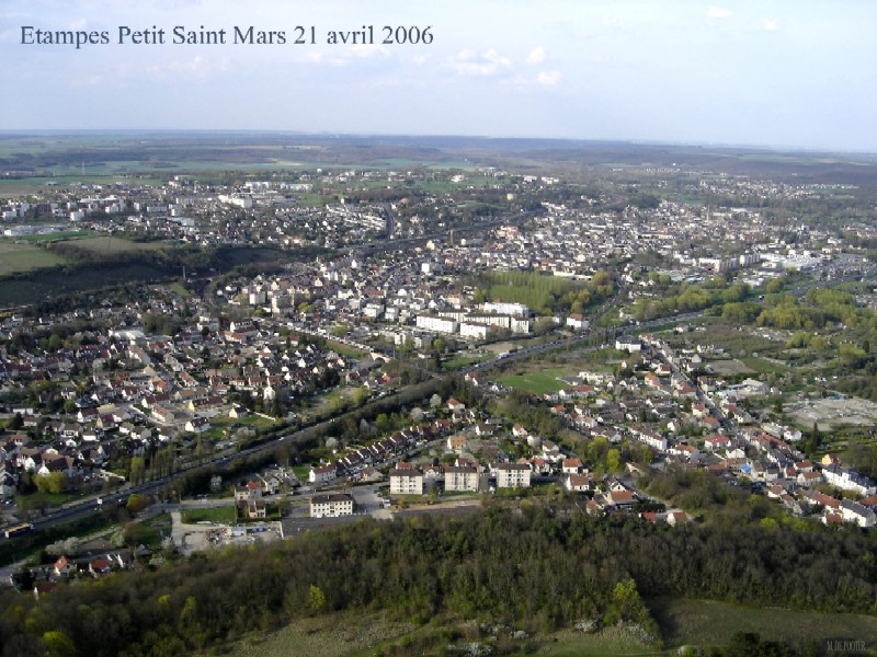 Vue aérienne du Petit Saint-Mars à Etampes n°1 (cliché de 2006)