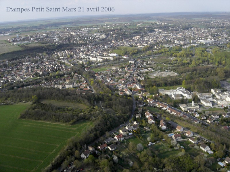Vue aérienne du Petit Saint-Mars à Etampes n°2 (cliché de 2006)