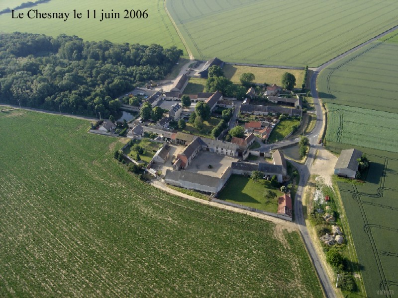 Vue aérienne du Chesnay, hameau d'Etampes (cliché de 2006)