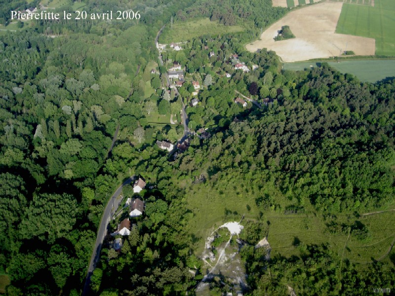 Vue aérienne de Pierrefitte, écart d'Etampes (cliché de 2006)