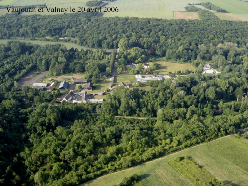 Vue aérienne de Valnay et Vaujouan, écarts d'Etampes (cliché de 2006)