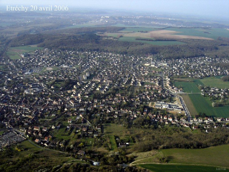 Vue aérienne d'Etréchy n°2 (cliché de 2006)
