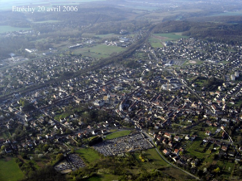 Vue aérienne d'Etréchy n°3 (cliché de 2006)
