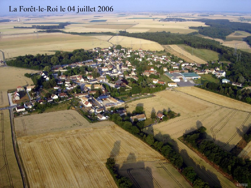 Vue aérienne n°2 de La Forêt-le-Roi (cliché de 2006)