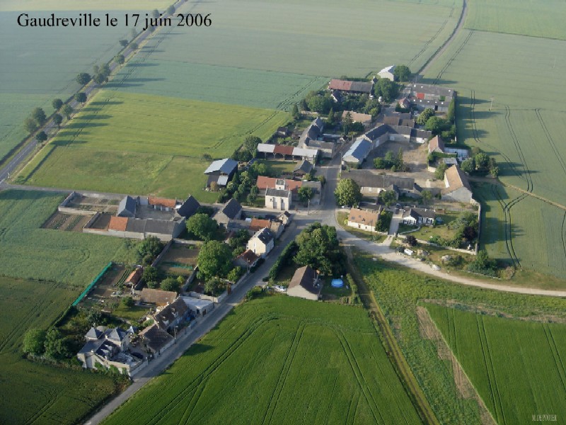 Vue aérienne de Gaudreville, hameau de Gommerville (cliché de 2006)