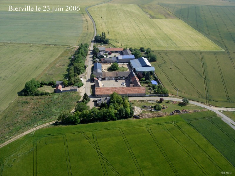 Vue aérienne de Bierville, hameau de Gommerville (cliché de 2006)