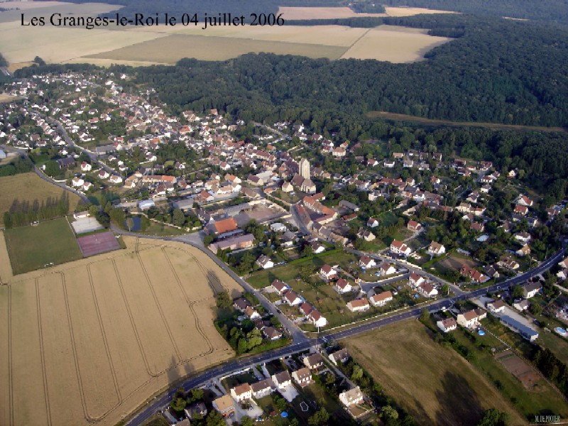 Vue aérienne n°1 des Granges-le-Roii (cliché de 2006)