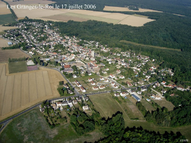 Vue aérienne n°2 des Granges-le-Roii (cliché de 2006)