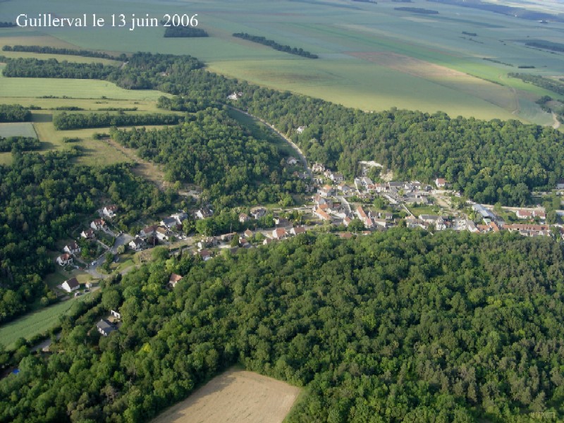 Vue aérienne de Guillerval n°2 (cliché de 2006)