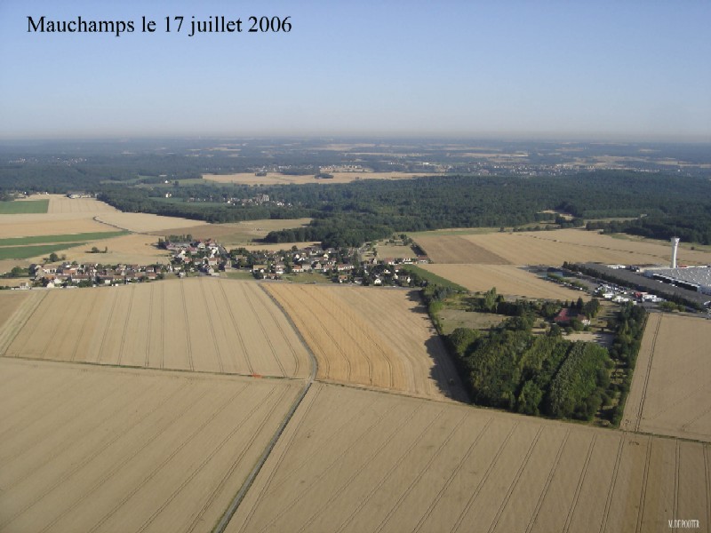 Vue aérienne de Mauchamps (cliché de 2006)