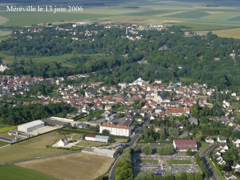 Vue aérienne de Méréville n°2 (cliché de 2006)