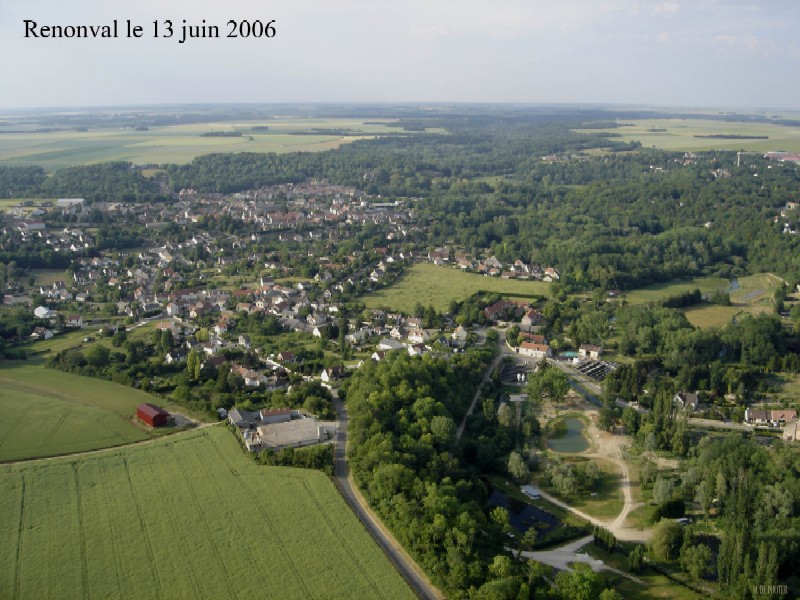 Vue aérienne de Renonval à Méréville (cliché de 2006)