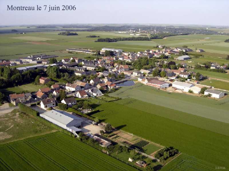 Vue aérienne de Montreau, hameau de Méréville, n°2 (cliché de 2006)