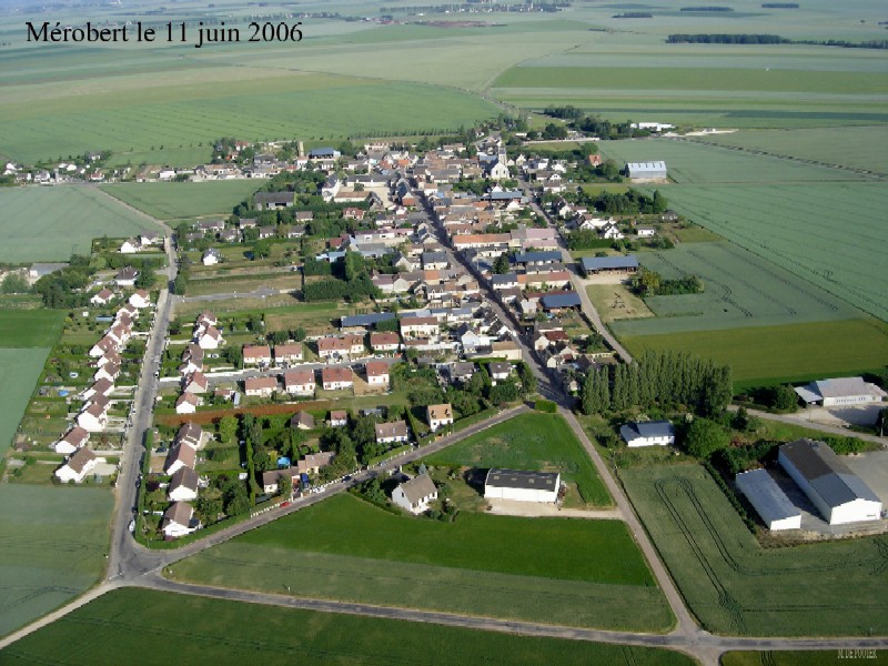 Vue aérienne de Mérobert (cliché de 2006)