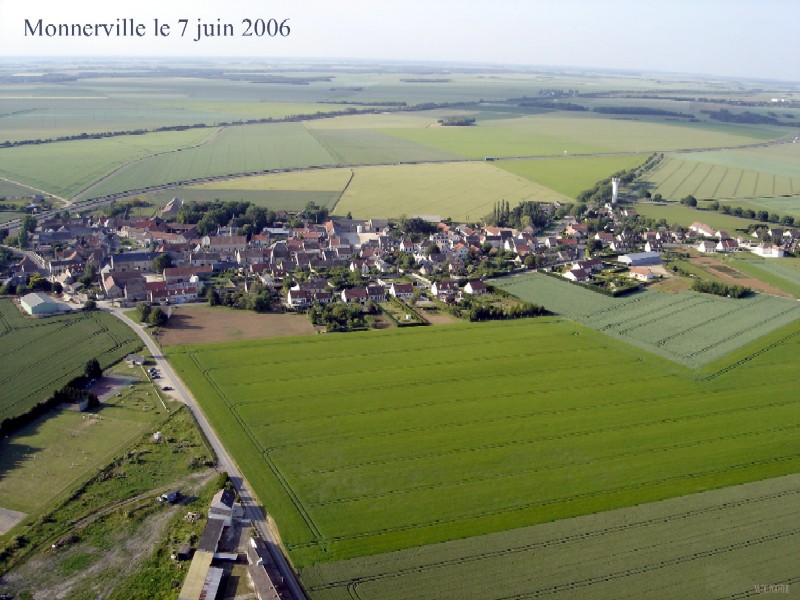 Vue aérienne de Monnerville n°2 (cliché de 2006)