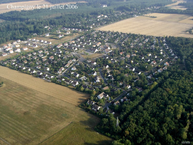 Vue aérienne de Champigny (Morigny-Champigny) (cliché de 2006)