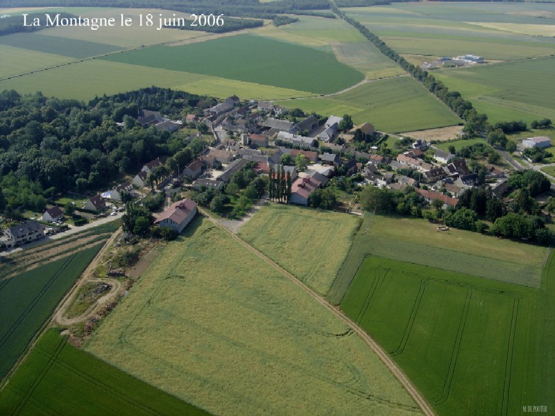 Vue aérienne de La Montagne, hameau de Morigny-Champigny, n°2 (cliché de 2006)