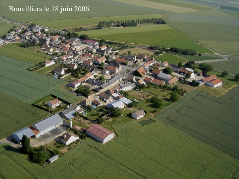 Vue aérienne de Bonvilliers, hameau de Morigny-Champigny (cliché de 2006)