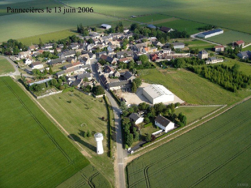 Vue aérienne de Pannecières (cliché de 2006)