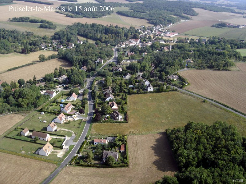 Vue aérienne n°1 de Puiselet-le-Marais (cliché de 2006)
