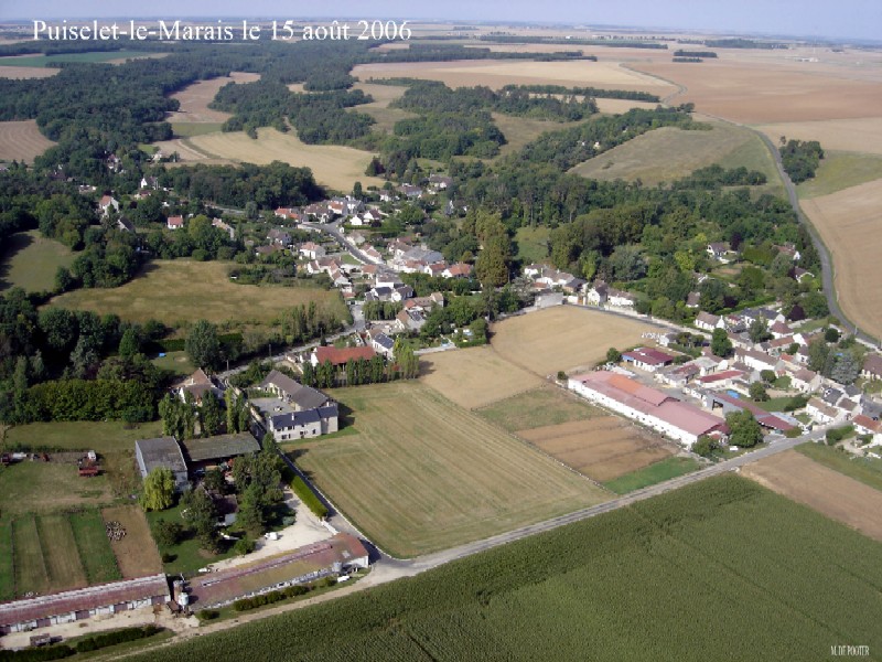 Vue aérienne n°2 de Puiselet-le-Marais (cliché de 2006)