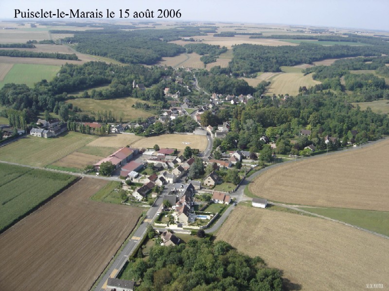 Vue aérienne n°3 de Puiselet-le-Marais (cliché de 2006)