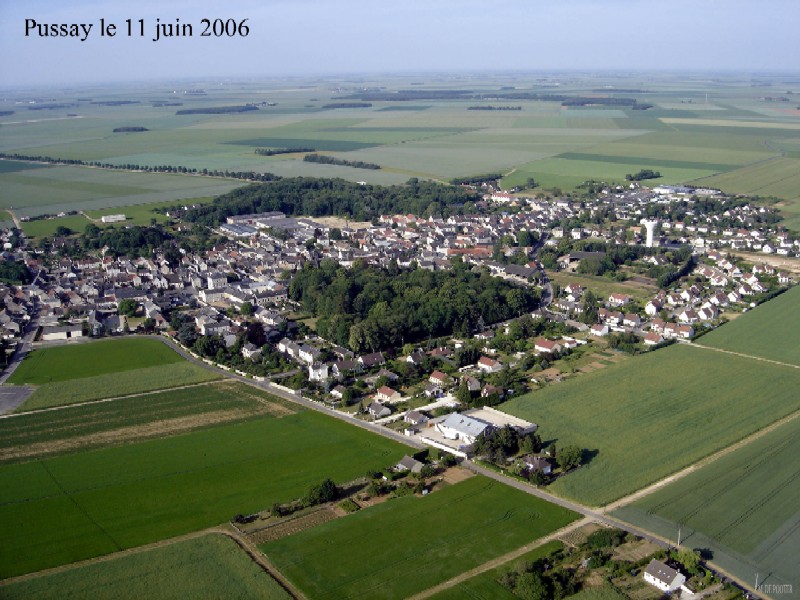 Vue aérienne de Pussay n°1 (cliché de 2006)