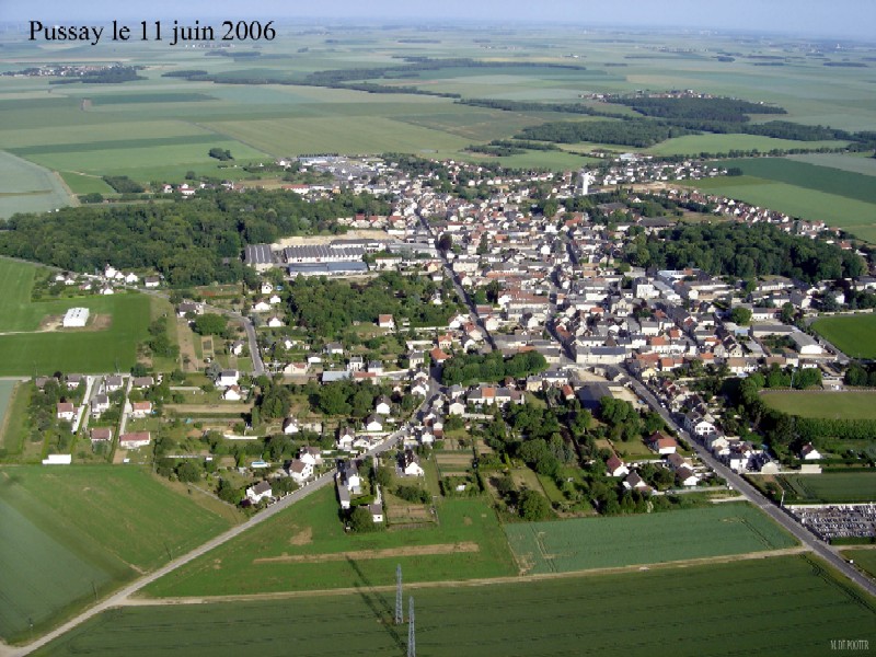 Vue aérienne de Pussay n°2 (cliché de 2006)