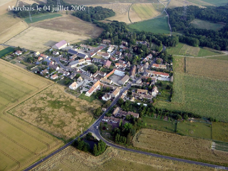 Vue aérienne de Marchais, écart de Roinville (cliché de 2006)