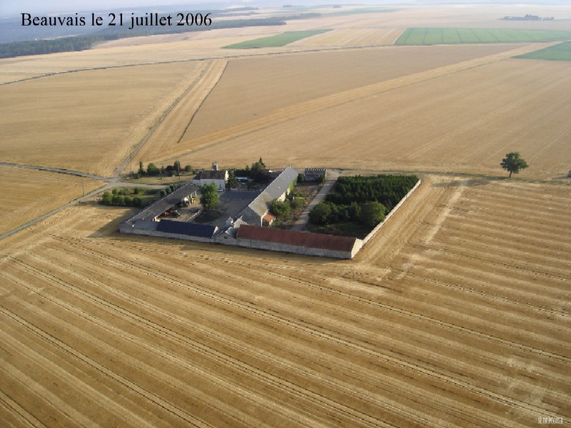 Vue aérienne de Beauvais, écart de Roinville (cliché de 2006)