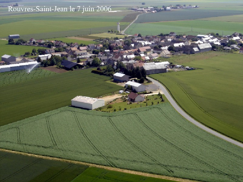 Vue aérienne de Rouvres-Saint-Jean (cliché de 2006)
