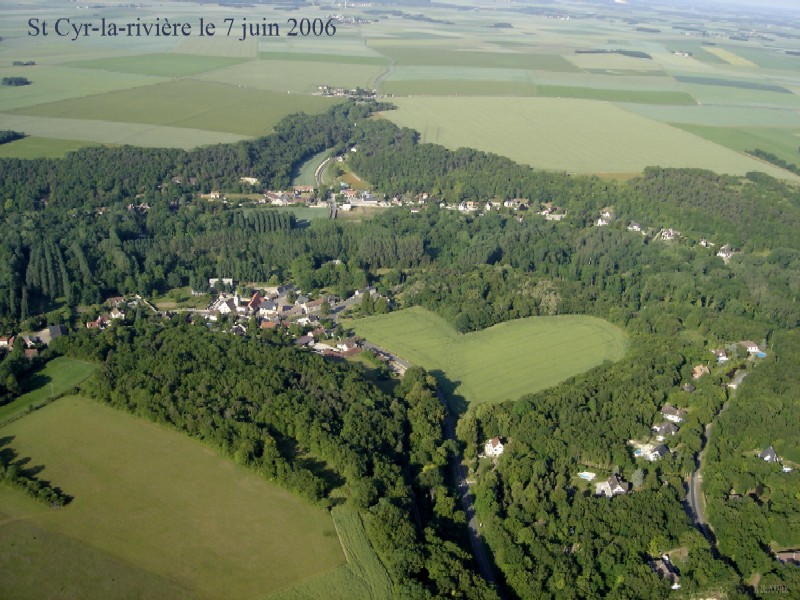 Vue aérienne de Saint-Cyr-la-Rivière n°1 (cliché de 2006)