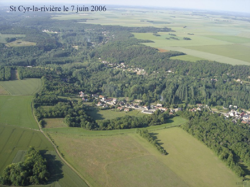 Vue aérienne de Saint-Cyr-la-Rivière n°2 (cliché de 2006)