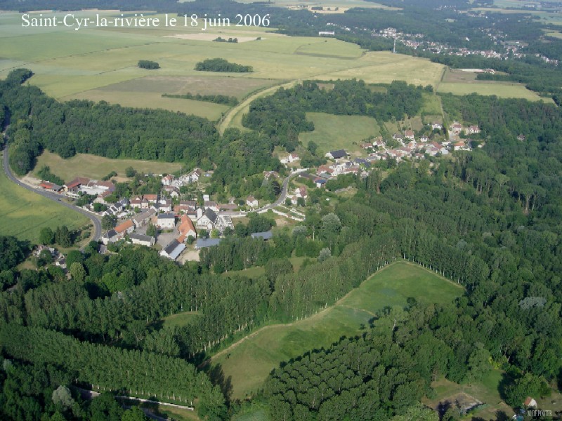 Vue aérienne de Saint-Cyr-la-Rivière n°3 (cliché de 2006)