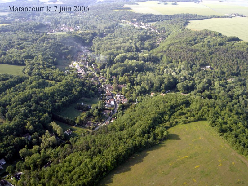 Vue aérienne de Marancourt, hameau de Saint-Cyr-la-Rivière, n°1 (cliché de 2006)