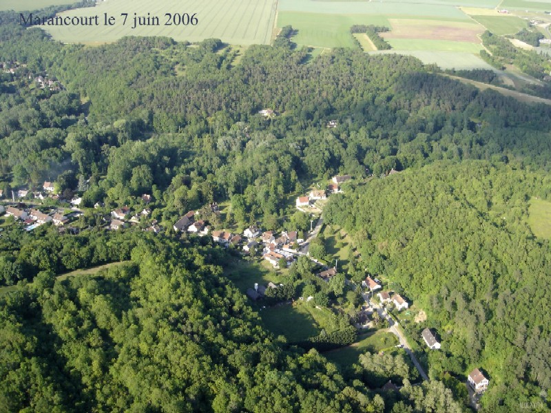 Vue aérienne de Marancourt, hameau de Saint-Cyr-la-Rivière, n°2 (cliché de 2006)