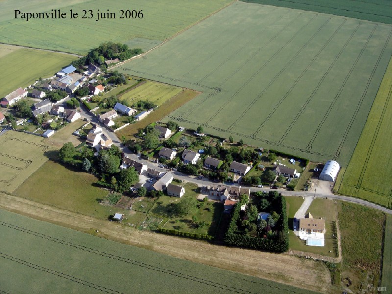 Vue aérienne de Paponville, hameau de Saint-Escobille (cliché de 2006)