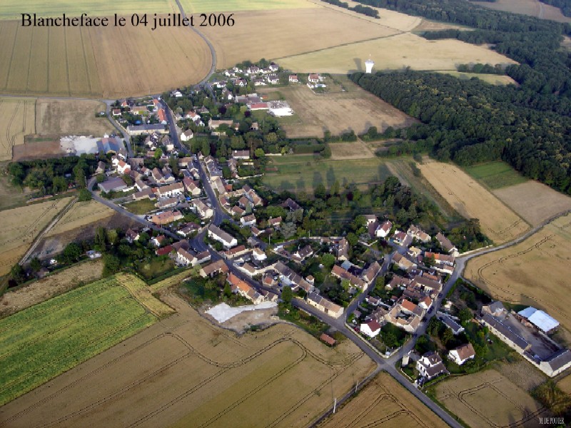 Vue aérienne de Blancheface, hameau de Sermaise (cliché de 2006)