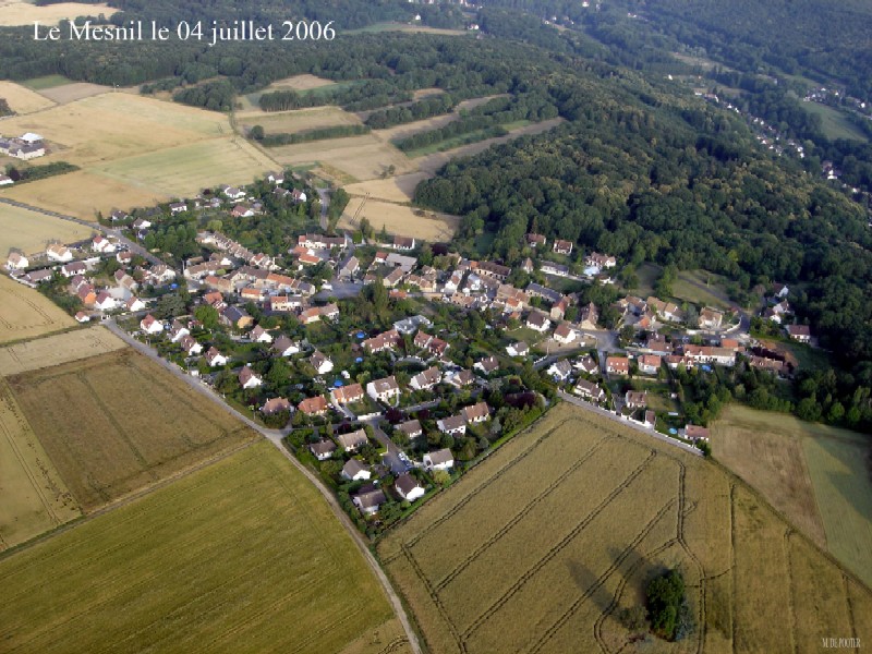 Vue aérienne du Mesnil, hameau de Sermaise (cliché de 2006)