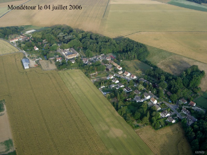 Vue aérienne de Mondétour, hameau de Sermaise (cliché de 2006)