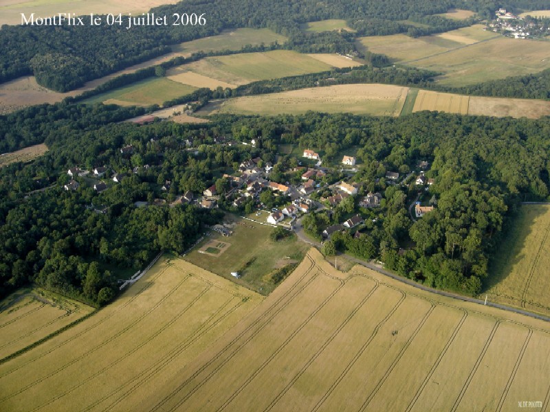 Vue aérienne n°1 de Montflix, hameau de Sermaise (cliché de 2006)