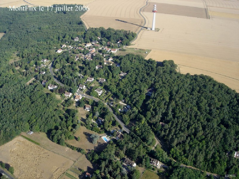 Vue aérienne n°2 de Montflix, hameau de Sermaise (cliché de 2006)