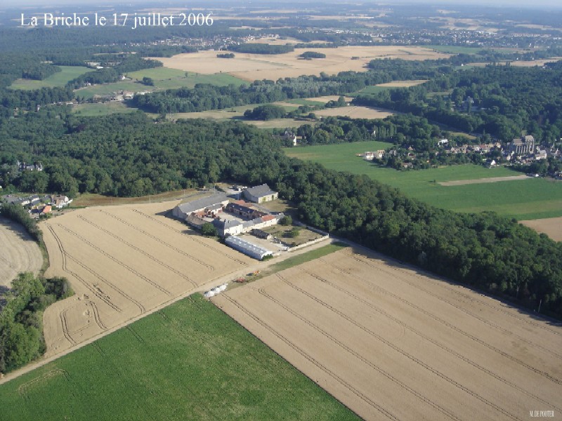 Vue aérienne n°1 de La Briche, hameau de Souzy-La Briche (cliché de 2006)