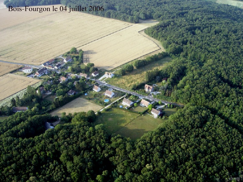 Vue aérienne de Bois-Fourgon, écart de Villeconin (cliché de 2006)