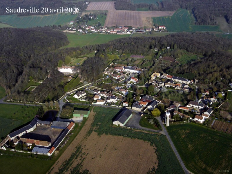 Vue aérienne de Saudreville, hameau de Villeconin (cliché de 2006)