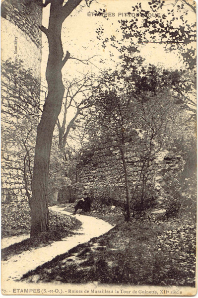 Ruine de murailles à la tour de Guinette