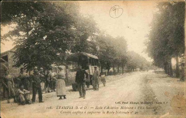 Ecole d'aviation militaire de Ville Sauvage, camion à empierrer la RN