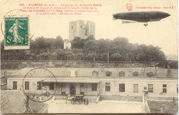 Passage du dirigeable Le Patrie au-dessus d'Etampes en 1907