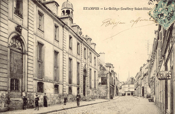 A droite en face du collège, l'armurerie d'Eugène Champaud (cliché Bréger de 1905)